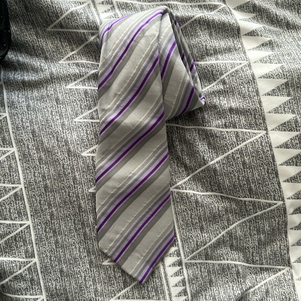 Le Chateau Tie - OS - White, Silver, Purple